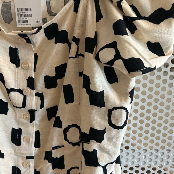 H&M Peplum Short-sleeved Blouse Size Large in Cream and Black Print NWT - Picture 3 of 10